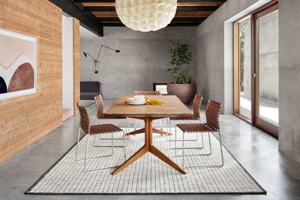 Loloi Beverly BEV-01 Ivory/Black Area Rug Lifestyle Image Feature