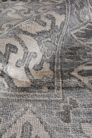 Exquisite Rugs Antique Weave Bamboo 10001 Ivory/Silver Area Rug Lifestyle Image Feature