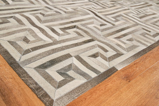 Exquisite Rugs Natural Hide 2008 Gray/Ivory Area Rug Corner Image