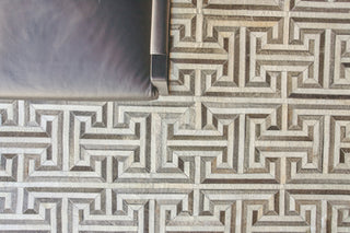 Exquisite Rugs Natural Hide 2008 Gray/Ivory Area Rug Detail Image