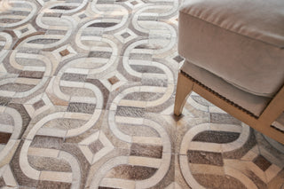 Exquisite Rugs Natural Hide 2140 Medium Gray/Ivory Area Rug Lifestyle Image Feature