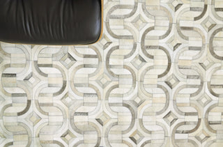 Exquisite Rugs Natural Hide 2141 Silver/Ivory Area Rug Lifestyle Image Feature