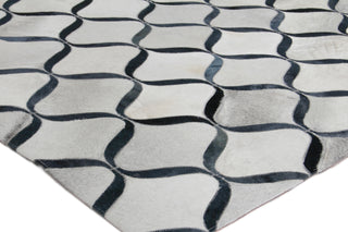 Exquisite Rugs Natural Hide 2153 Silver/Blue Area Rug Corner Image