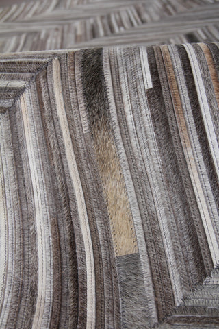 Exquisite Rugs Natural Hide 2160 Gray/Ivory Area Rug Closeup Image