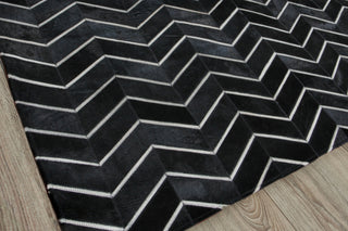 Exquisite Rugs Natural Hide 2164 Black/Ivory Area Rug Corner Image