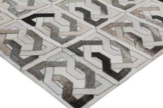 Exquisite Rugs Natural Hide 2168 Ivory/Silver/Medium Gray Area Rug Corner Image