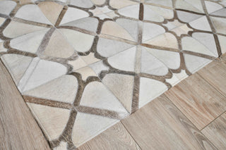 Exquisite Rugs Natural Hide 2174 Ivory/Medium Gray/Multi Area Rug Corner Image