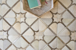 Exquisite Rugs Natural Hide 2174 Ivory/Medium Gray/Multi Area Rug Detail Image