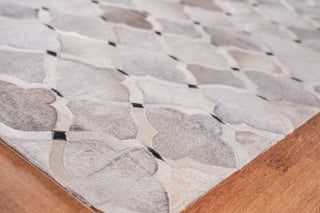 Exquisite Rugs Natural Hide 2176 Silver/Ivory/Dark Gray Area Rug Corner Image