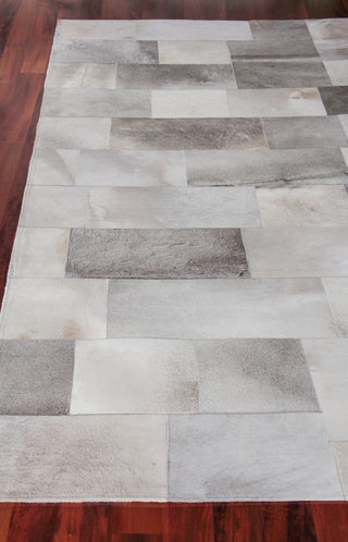 Exquisite Rugs Natural Hide 2189 Silver/Gray Area Rug Closeup Image