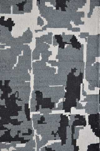 Exquisite Rugs Cecily 2201 Black/Gray Area Rug by The Met Closeup Image