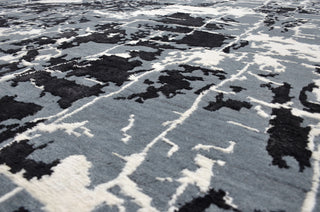 Exquisite Rugs Cecily 2201 Black/Gray Area Rug by The Met 