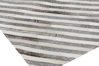 Exquisite Rugs Natural Hide 2211 Silver/Ivory Area Rug Corner Image