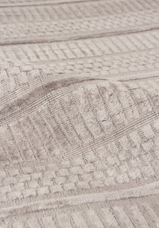 Exquisite Rugs Addison 2234 Aluminum Area Rug Lifestyle Image Feature