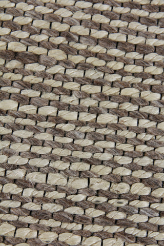 Exquisite Rugs Crestwood 2291 Brown Area Rug by The Met Closeup Image