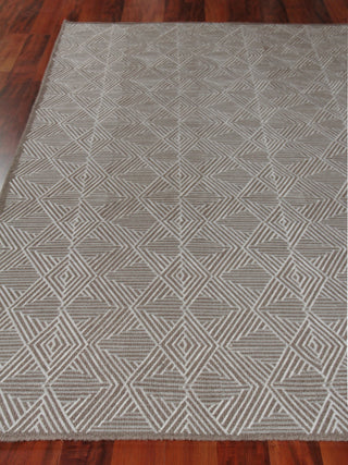Exquisite Rugs Pavilion 2304 Gray Area Rug by The Met Closeup Image