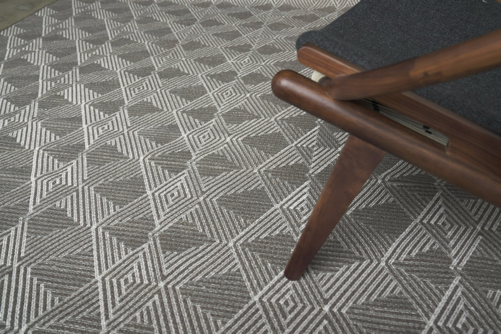 Exquisite Rugs Pavilion 2304 Gray Area Rug by The Met Lifestyle Image Feature