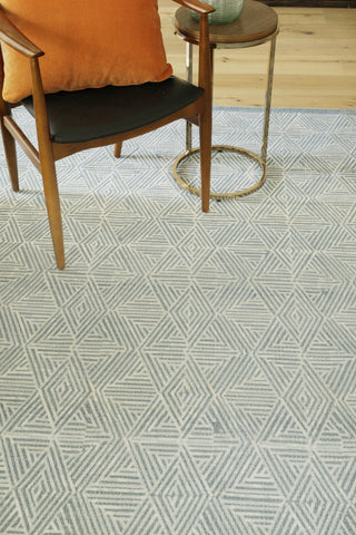 Exquisite Rugs Pavilion 2305 Denim Area Rug by The Met Detail Image