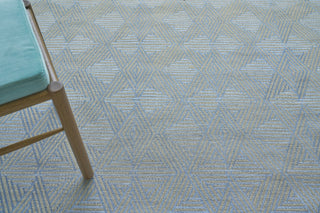 Exquisite Rugs Pavilion 2306 Silver Area Rug by The Met Closeup Image