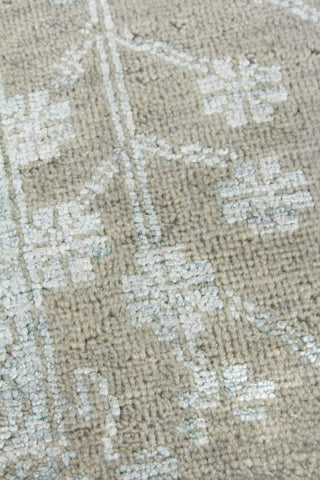 Exquisite Rugs Lexington 2384 Silver/Aqua Area Rug by The Met Closeup Image