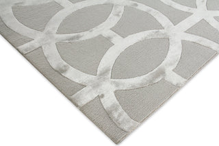Exquisite Rugs Metro Velvet 2429 Silver/Beige Area Rug by The Met Corner Image