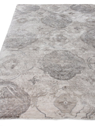 Exquisite Rugs Antique'd Silk 2431 Beige/Ivory/Gray Area Rug Closeup Image