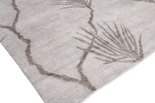 Exquisite Rugs Antique'd Silk 2432 Beige/Gray Area Rug Corner Image