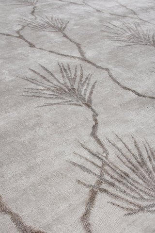 Exquisite Rugs Antique'd Silk 2432 Beige/Gray Area Rug Lifestyle Image Feature