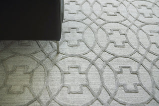 Exquisite Rugs Windsor 2448 Light Silver Area Rug Lifestyle Image Feature