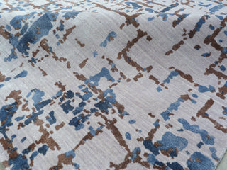 Exquisite Rugs Antolini 2510 Ivory/Blue Area Rug Lifestyle Image Feature