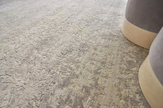 Exquisite Rugs Reflections 2527 Silver/Gray/Yellow Area Rug Lifestyle Image Feature