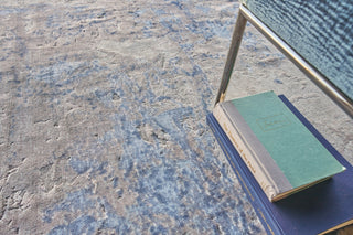 Exquisite Rugs Roset 2536 Silver/Blue Area Rug Detail Image