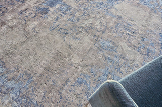 Exquisite Rugs Roset 2536 Silver/Blue Area Rug Lifestyle Image Feature