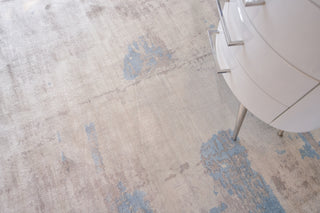 Exquisite Rugs Cassina 2541 Gray/Blue Area Rug Lifestyle Image Feature