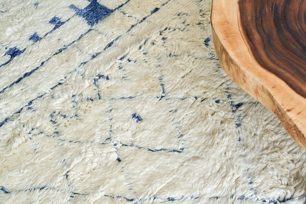 Exquisite Rugs Moroccan 2563 Ivory/Blue Area Rug Lifestyle Image Feature