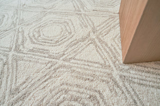 Exquisite Rugs Caprice 2707 Silver/Ivory Area Rug Lifestyle Image Feature