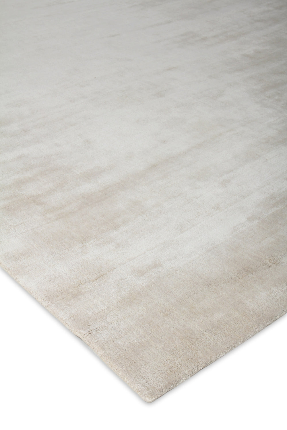 Exquisite Rugs Silk 2731 Silver Area Rug Lifestyle Image Feature