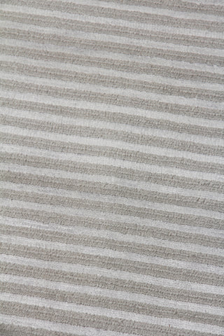 Exquisite Rugs Metro Velvet 3012 Light Gray Area Rug Closeup Image