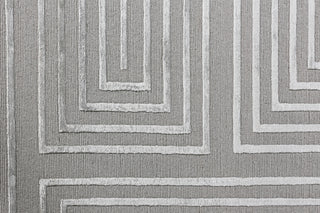 Exquisite Rugs Metro Velvet 3039 Silver Area Rug by The Met Closeup Image