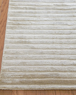 Exquisite Rugs High Low 3081 Silver Area Rug Closeup Image