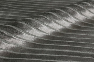 Exquisite Rugs High Low 3084 Dark Gray Area Rug Closeup Image