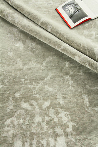 Exquisite Rugs Terras 3129 Gray/Platinum Area Rug by The Met Lifestyle Image Feature