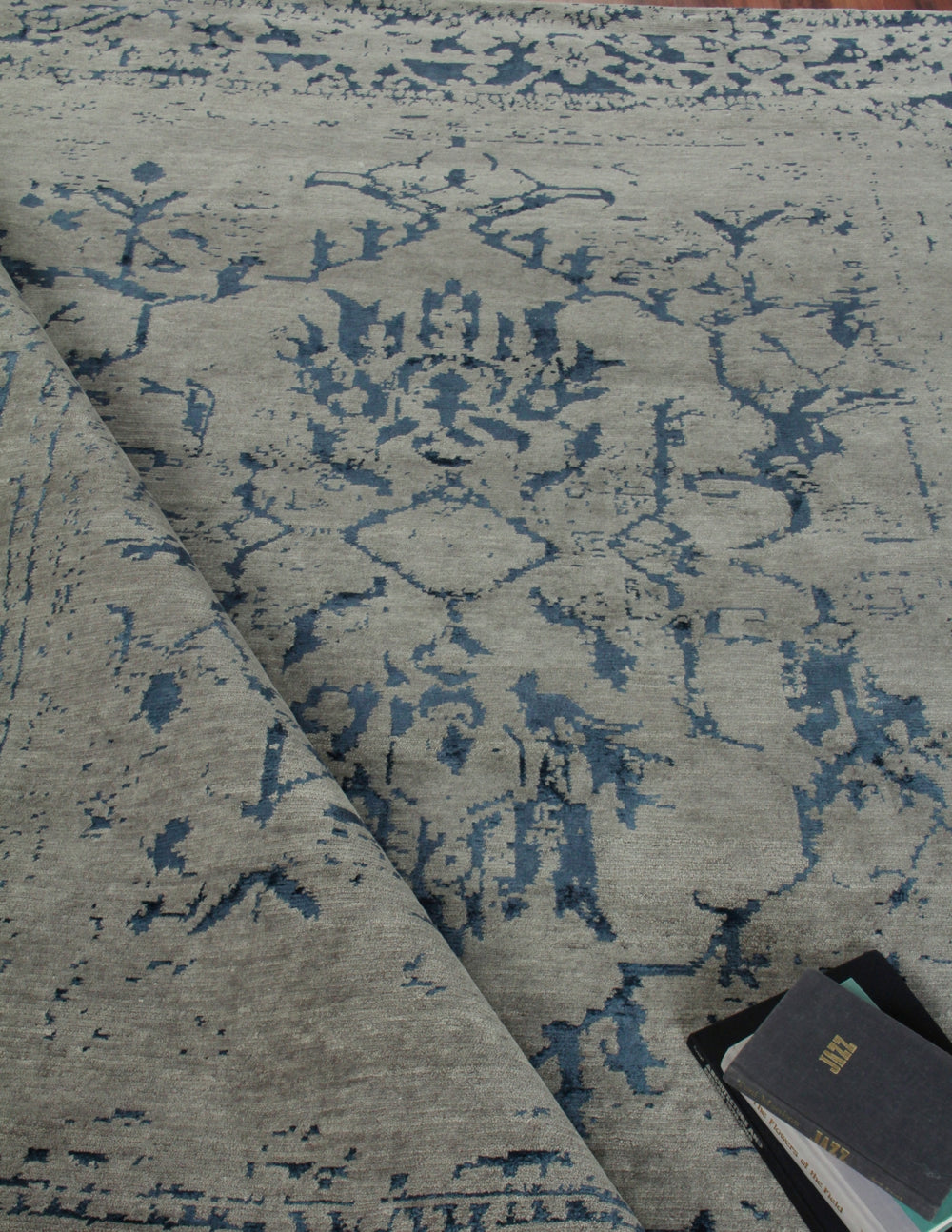 Exquisite Rugs Terras 3130 Gray/Blue Area Rug by The Met Lifestyle Image Feature