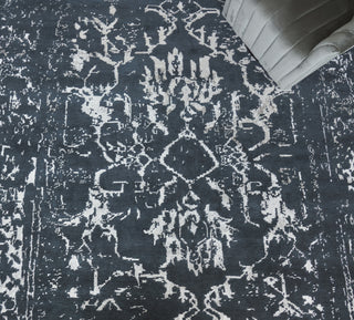 Exquisite Rugs Terras 3131 Navy/Silver Area Rug by The Met Detail Image
