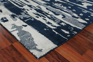 Exquisite Rugs Carrina 3135 Navy/Silver Area Rug by The Met Closeup Image