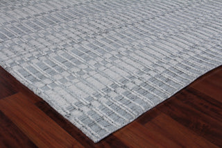 Exquisite Rugs Provident 3140 Silver Area Rug by The Met Corner Image