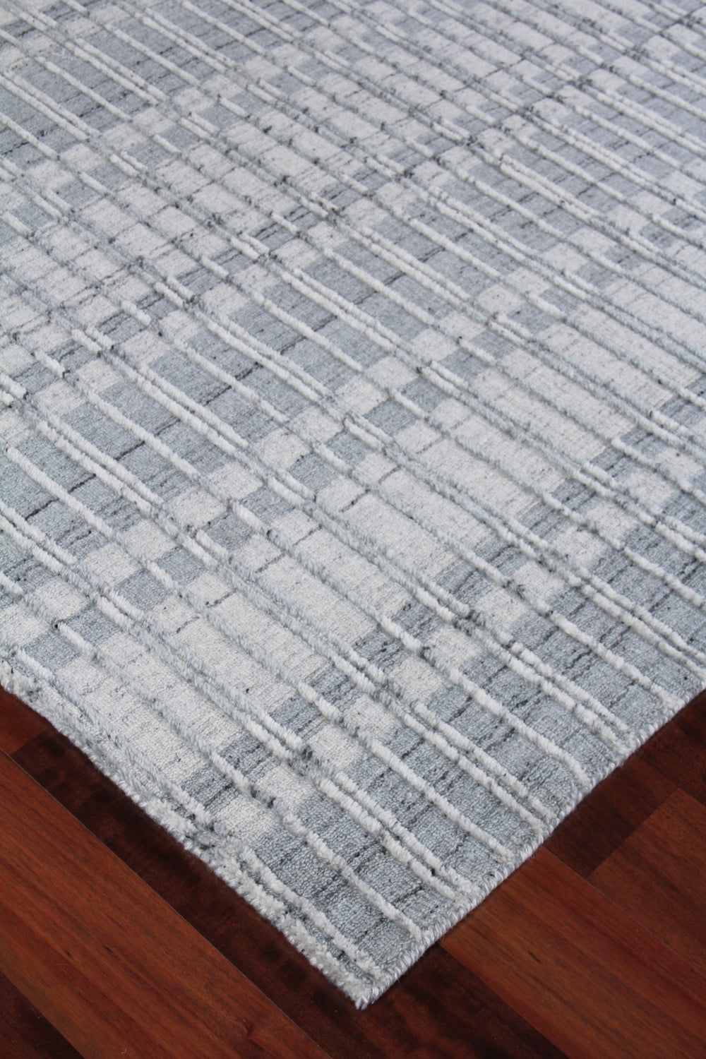 Exquisite Rugs Provident 3140 Silver Area Rug by The Met Lifestyle Image Feature