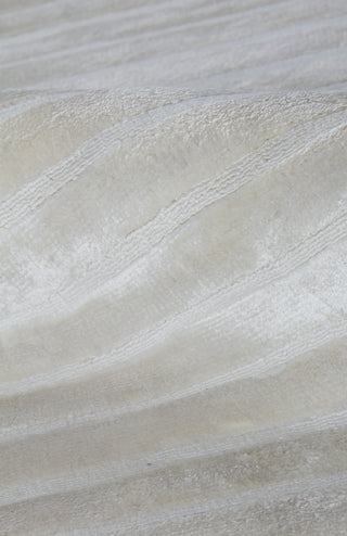 Exquisite Rugs High Low 3230 White Area Rug Pile Image