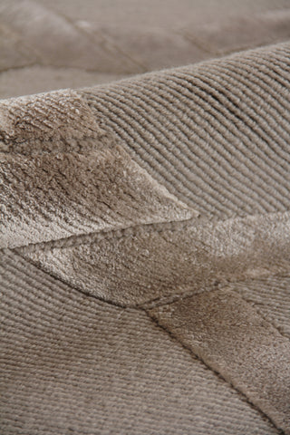 Exquisite Rugs Metro Velvet 3294 Silver Area Rug by The Met Detail Image