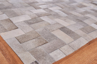 Exquisite Rugs Natural Hide 3353 Silver Area Rug Corner Image